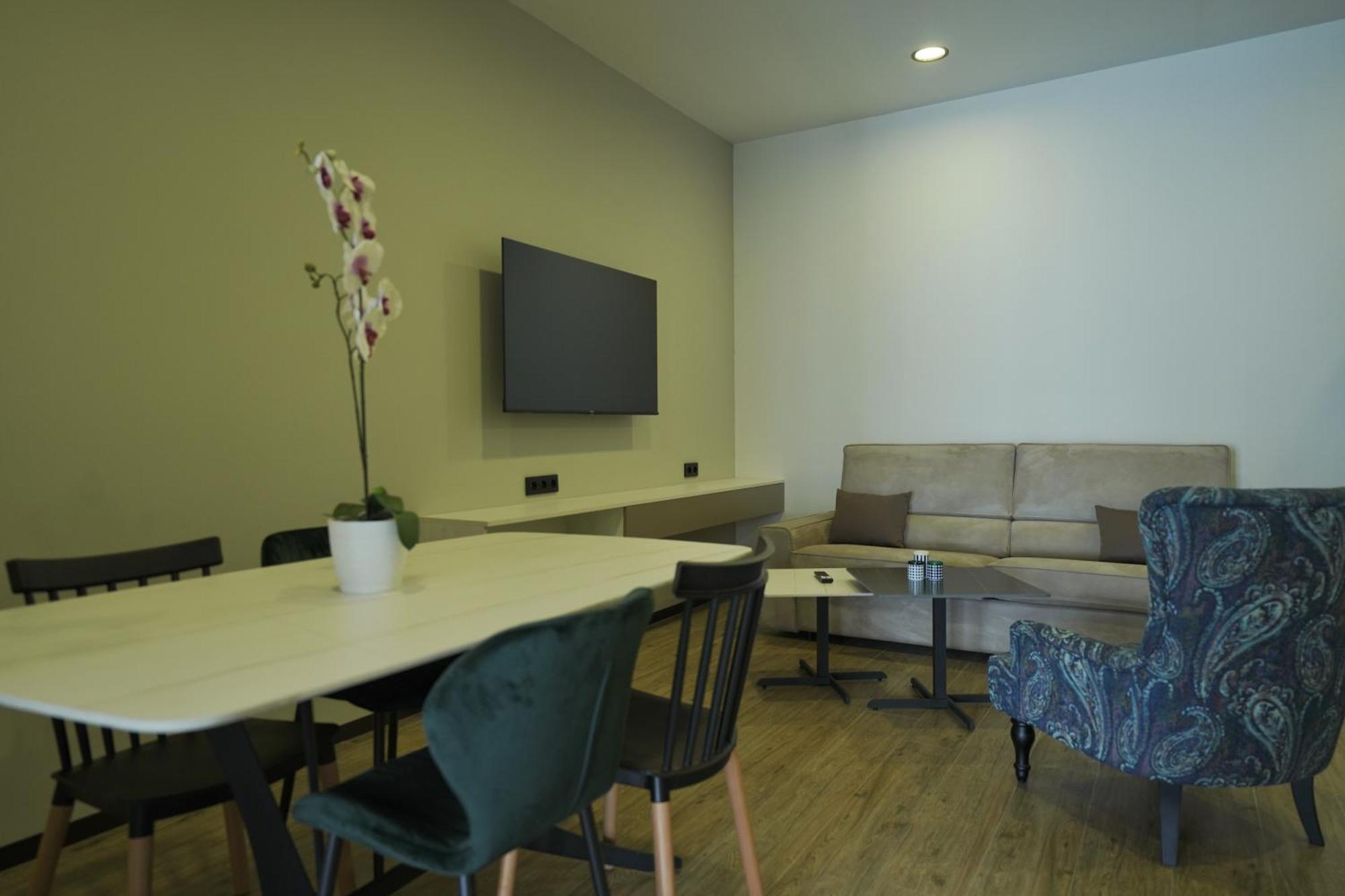 4Guest Hotel Yerevan Bagian luar foto