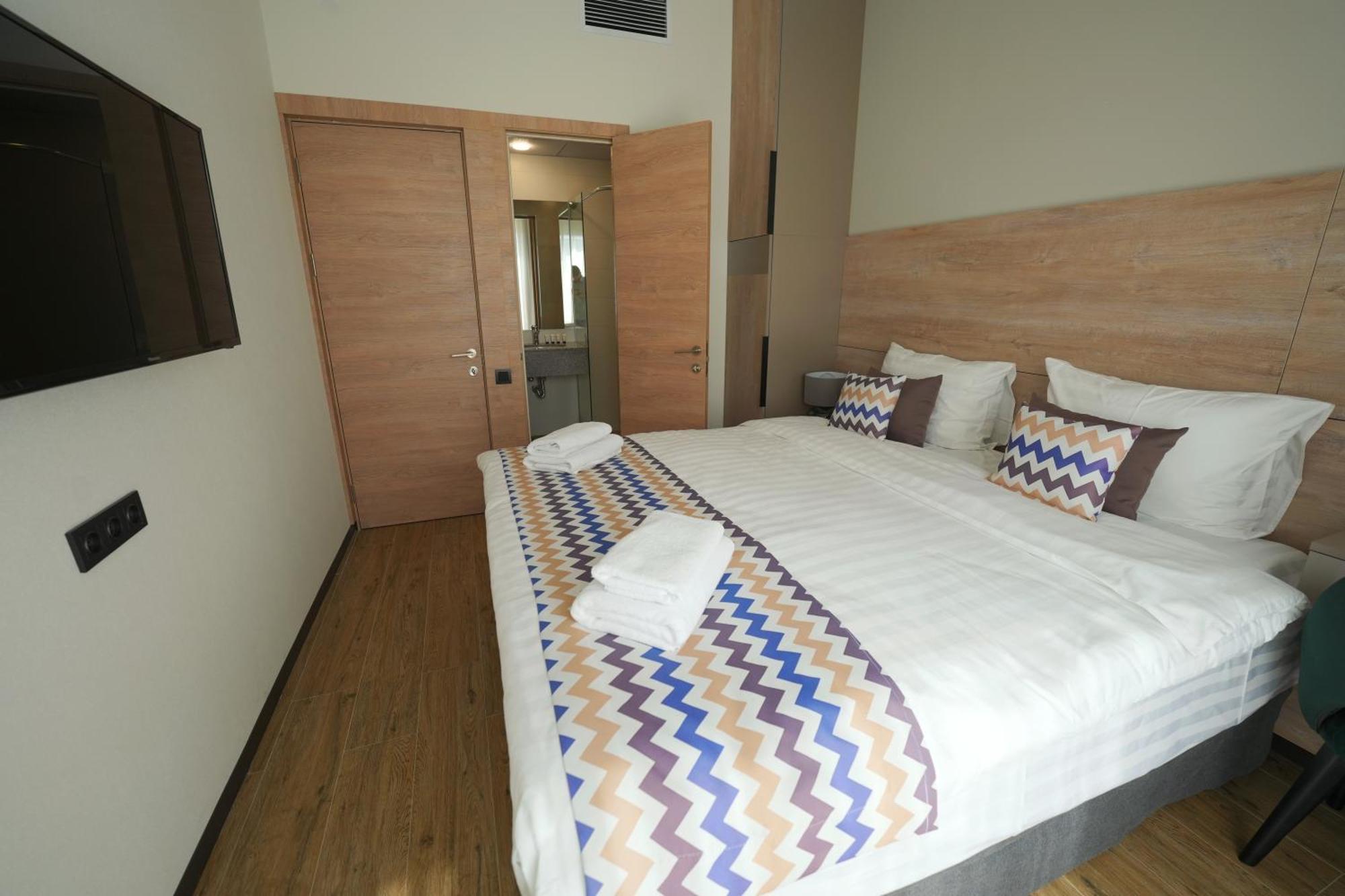 4Guest Hotel Yerevan Bagian luar foto
